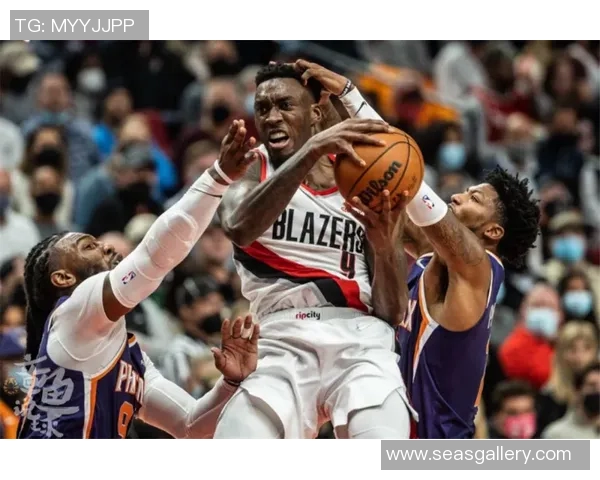 开拓者队险胜魔术队，取得赛季首胜